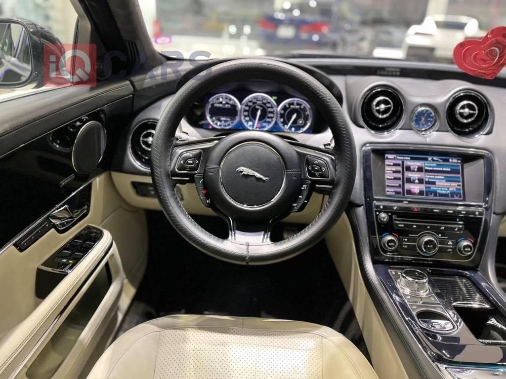 Jaguar XJ